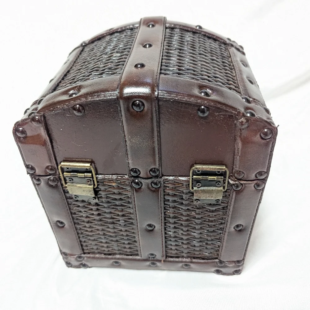 Vtg 80s Hinged Wicker Riveted Wooden Box Sm 8x7x9 Dome Lid Snap Closure READ